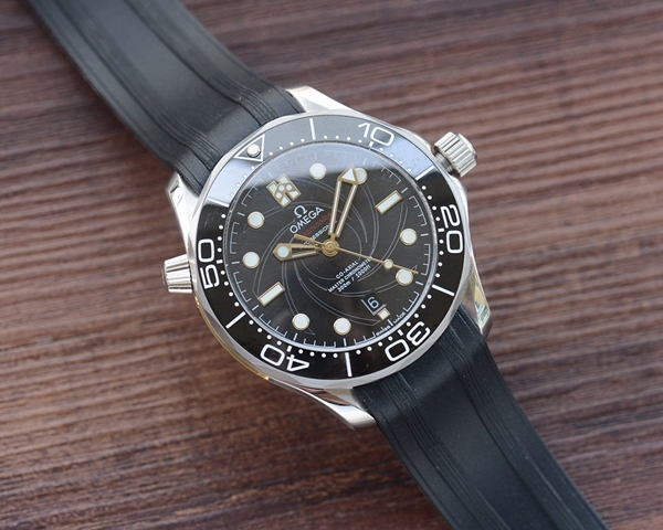 オメガ時計側面デザイン